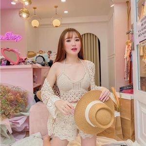 Eyelet Lace Jacket / Cropped Halter Top / Shorts / Cream Set - Size S